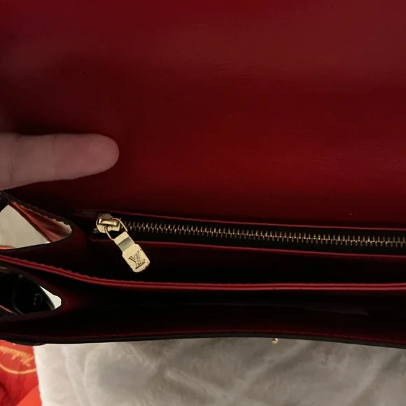 Louis Vuitton Black and Red Shoulder Bag - Picture 6 of 9